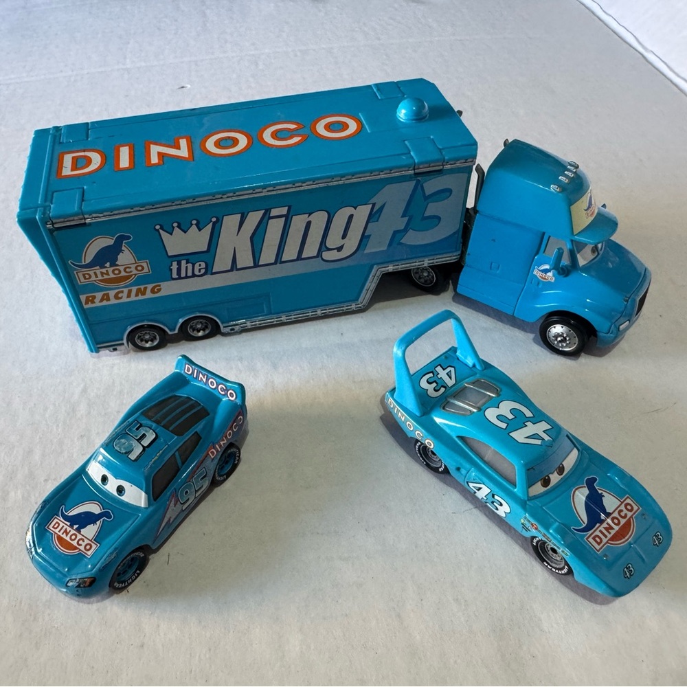 Disney Pixar CARS lot team DINCO rare die-cast set. Includes 5 pieces total
